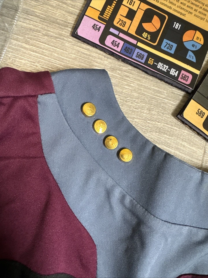 Disfraz de Uniforme de Comando de Star Trek con Insignia de Flota Estelar y Atrezzo - Adulto Pequeño Foto 3 de 4