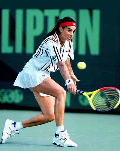 GABRIELA SABATINI 8X10 PHOTO TENNIS PICTURE - Picture 1 of 1