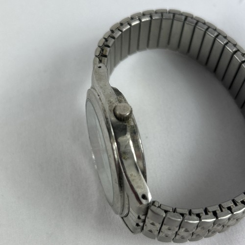Reloj de pulsera para hombre PT948B resistente al agua 100 pies día fecha correa elástica plateada - Imagen 5 de 6