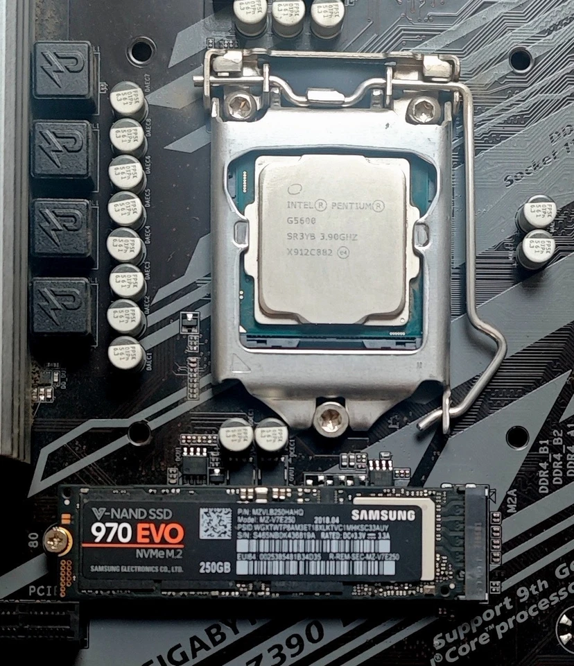 Z390 Board + Intel CPU + RAM + SSD Combo - Immagine 3 di 3