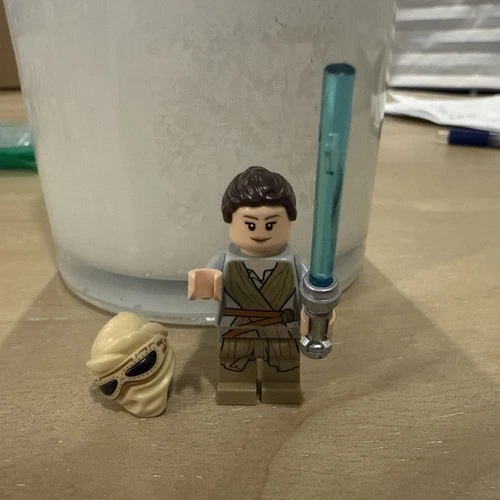 Lego Star Wars Rey minifigures  With Accessories