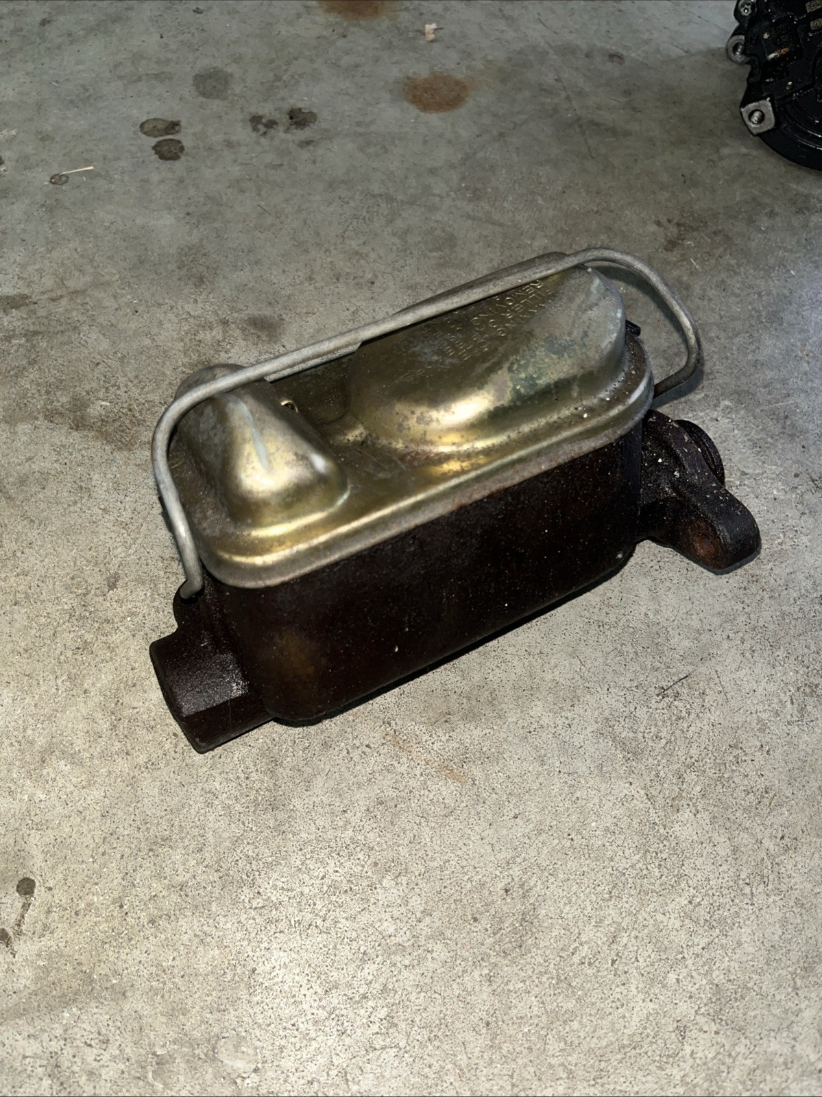 GM Chevy Brake Master Cylinder Resovoir ARI Squarebody G body Metric chassie