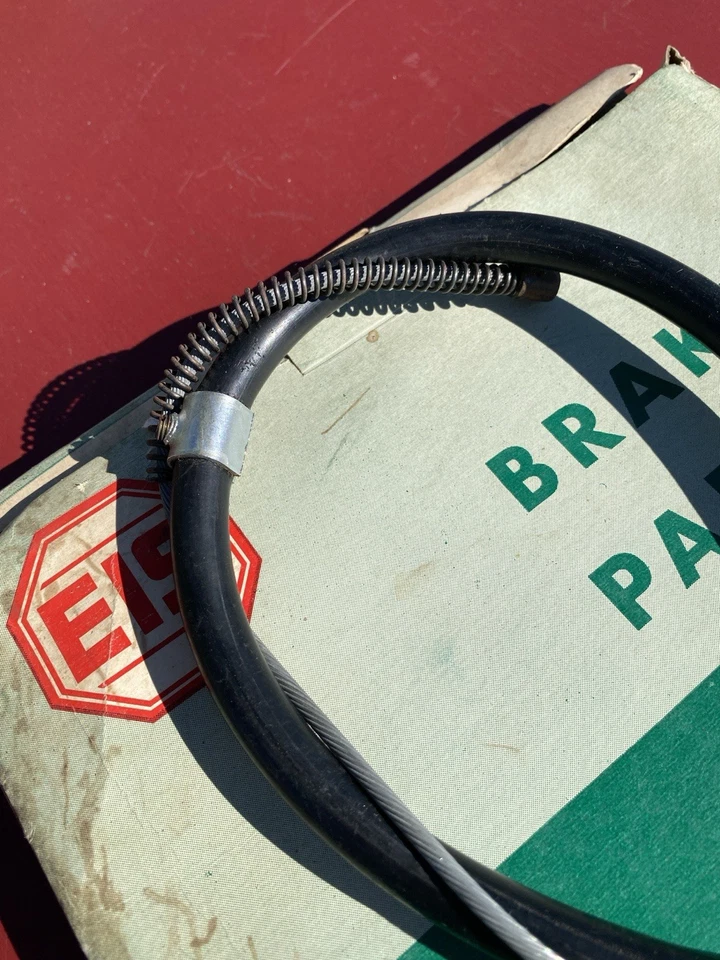 "Cable de freno trasero izquierdo Dodge Dart Valiant 1967-69 EIS 2509 353/4"" CABLE 203/4"" CONDUI" Foto 4 de 4