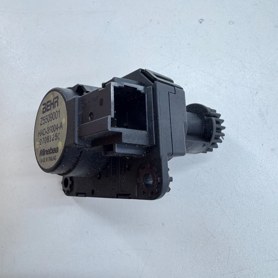 CITROEN DS3 MK1 HEATER FLAP MOTOR Z5509001 VENT ACTUATOR  1.6 E-HDI 9HD 09-16 #3 - Image 2 of 4