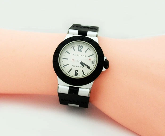 RELOJ BVLGARI ALUMINIO AUTÉNTICO MODELO L19585 *Hecho en Suiza* Precio de venta sugerido por el fabricante $2.950. Foto 2 de 4