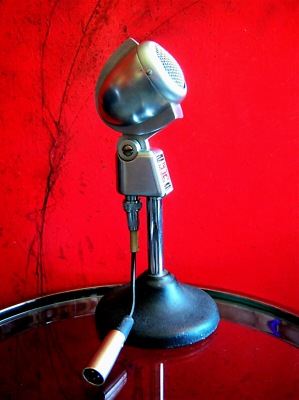 Vintage 1950's Turner 22D dynamic microphone High Z w cable
