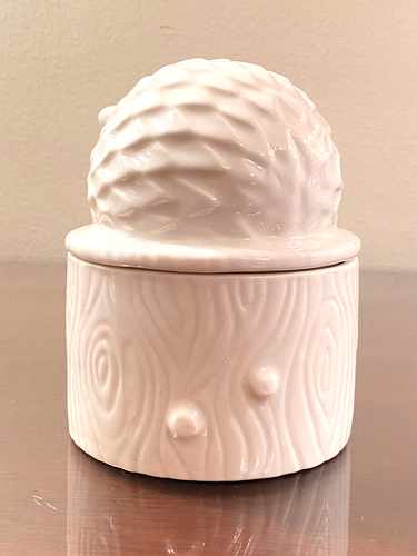 Anthropologie White Ceramic Hedgehog Lid on Nesting Measuring Cups , Gold Snail - Picture 4 of 13