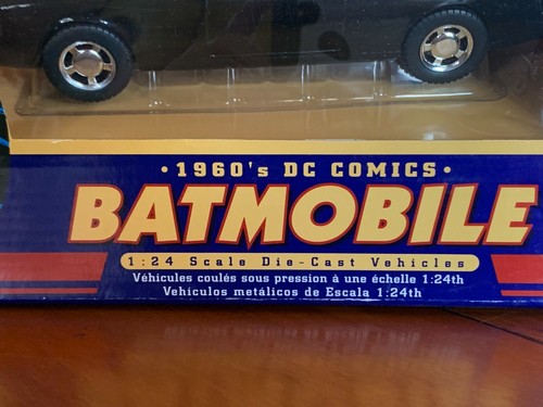 CORGI 1960's DC Comics BATMOBILE 2004 with BATCOMMUNICATOR Die-cast 1:24 - Picture 12 of 12
