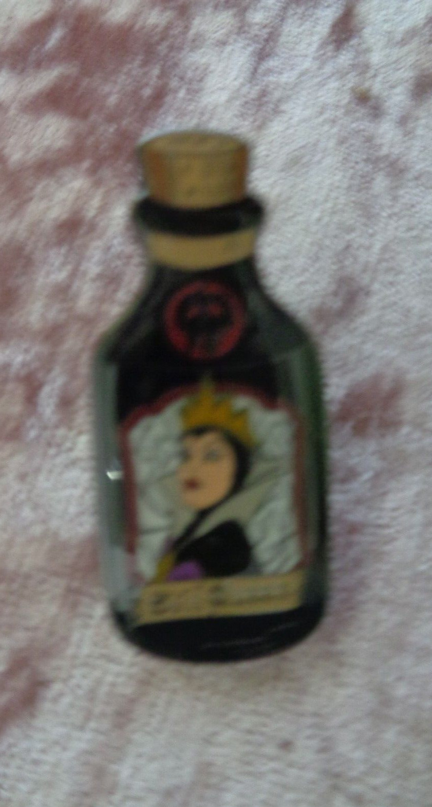 Loungefly / Disney - Villains Potion Bottle - Evil Queen   - Mystery Box  Pin