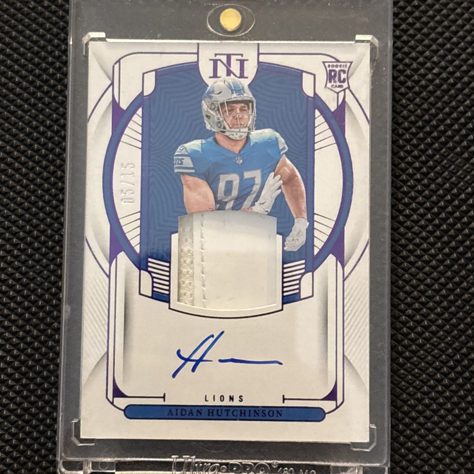 Aidan Hutchinson Panini National Treasures Rookie Gloves Signature #AHU Base