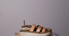 Beige sandals for girls
