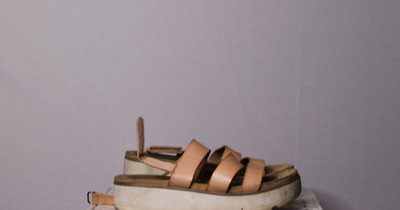 Beige sandals for girls