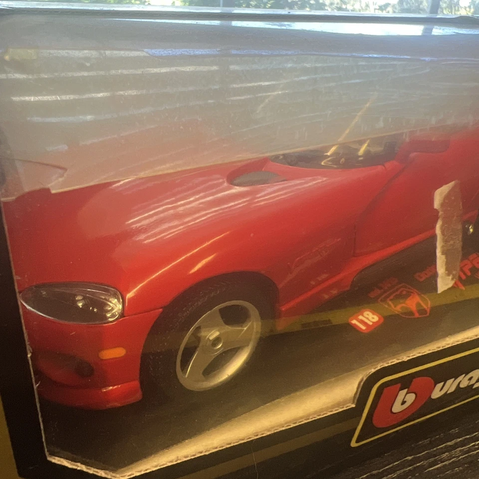 Dodge Viper RT/10 1992 convertible escala 1/18 modelo Burago Diamonds Cod 3025 de colección Foto 2 de 4
