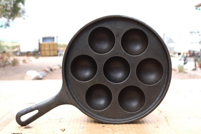 Griswold No. 32 pattern 962 A Aebleskiver very clean cast iron 