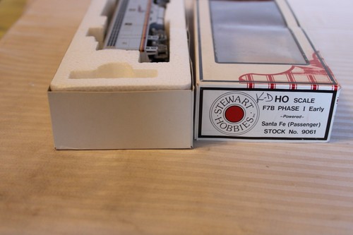 Escala HO Stewart, F7B Fase 1 Diesel Temprano Loco Santa Fe Plata no # - 9061 KD | Condition: Used