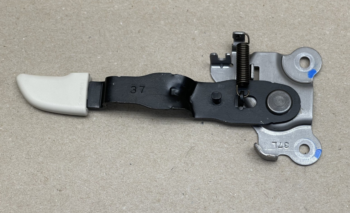 10-15 LEXUS IS250C IS350C FRONT LEFT SEAT RECLINING REMOTE LEVER 72054-53010