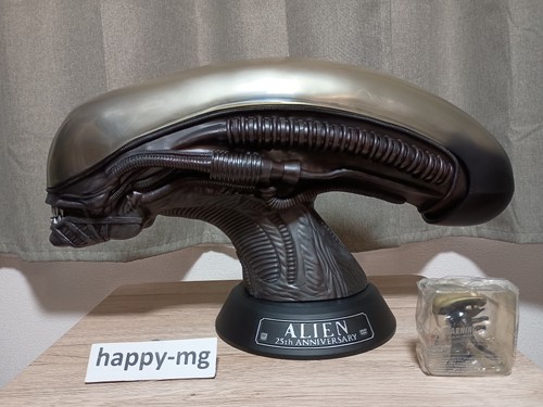 Alien Quadrilogy 25th Anniversary Collection Head DVD Case & Figure Mint