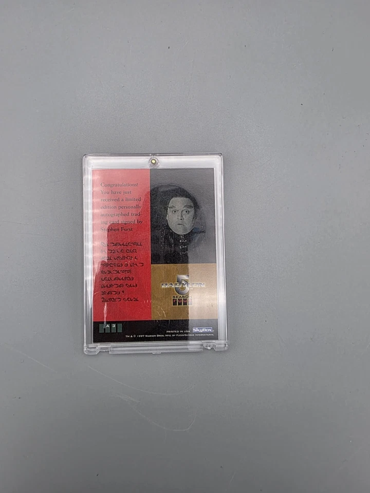 Tarjeta BABYLON 5: firmada por Stephen Furst como Vir Cotto #A3 Foto 2 de 2