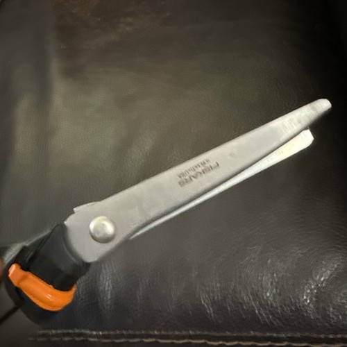 FISKERS SOFT TOUCH QUILTERS CRAFTERS LOCKING SCISSORS MADE IN USA - Picture 14 of 15