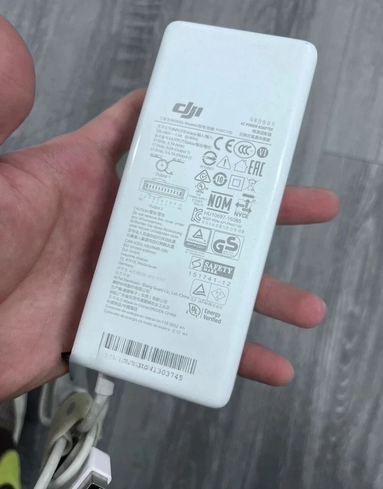 DJI Phantom 4/4 Pro/Advanced Battery & Remote Controller Charger - Image 3 of 3