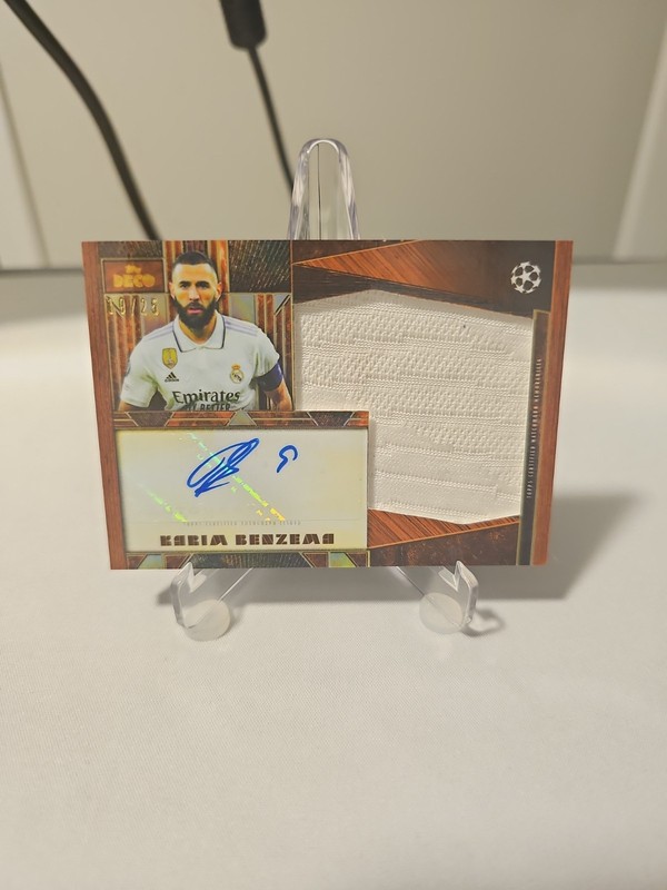 Karim Benzema 2025-26 Topps Deco Match Worn Patch Auto #’ed 19/25 Real Madrid