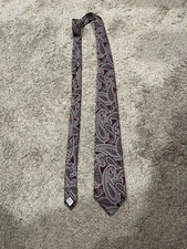 Geoffrey Beene 100% Silk Neck Tie Burgundy Merlot Paisley Necktie