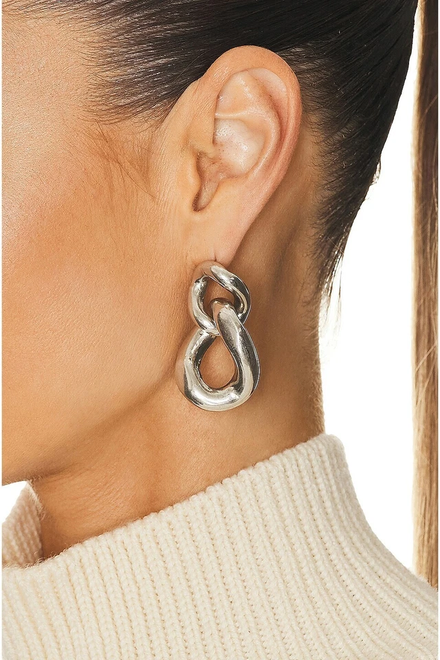 Pendientes Isabel Marant Boucle D'oreill en plata $490 Foto 3 de 4