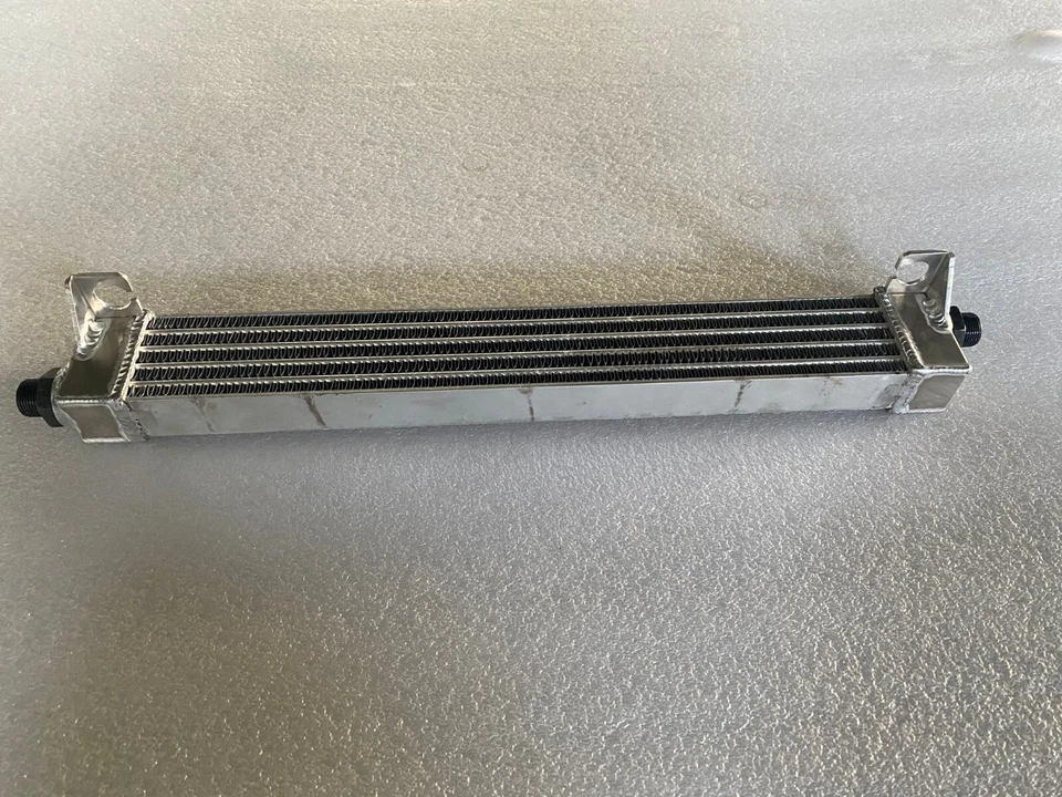 Ajuste BMW E30 320is/325i/325ix; E24 635CSi; E31 850CSi enfriador de aceite de motor de aluminio Foto 3 de 4