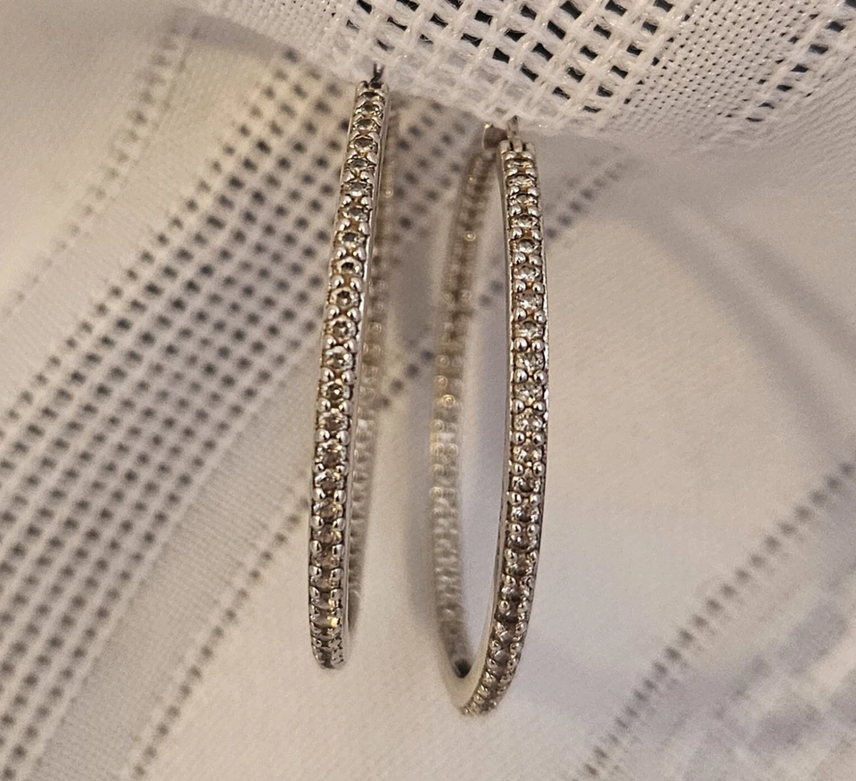 Pendientes de aro redondo de circonita cúbica con aros de plata 925 perforados Foto 2 de 4