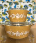 Vintage PYREX Butterfly Gold 475B 2.5qt & 473- 1 Qt Casserole With Lids Lot Of 2