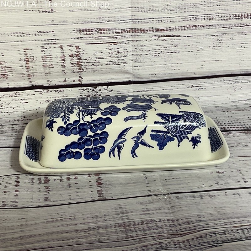 CHURCHILL Staffordshire England Blue Willow Butter Dish- 7.75"