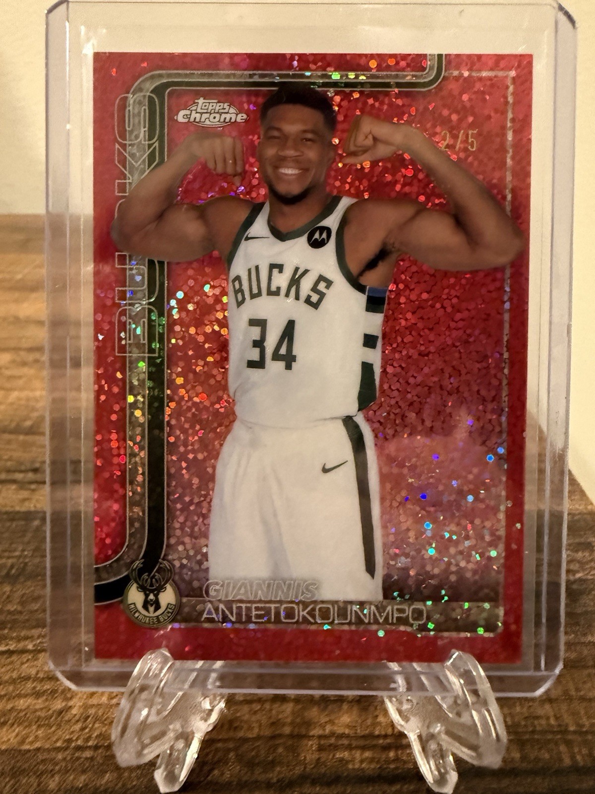 2025/26 Topps Chrome Giannis Antetokounmpo Red Sparkle Photo Variation 2/5 SSP🔥