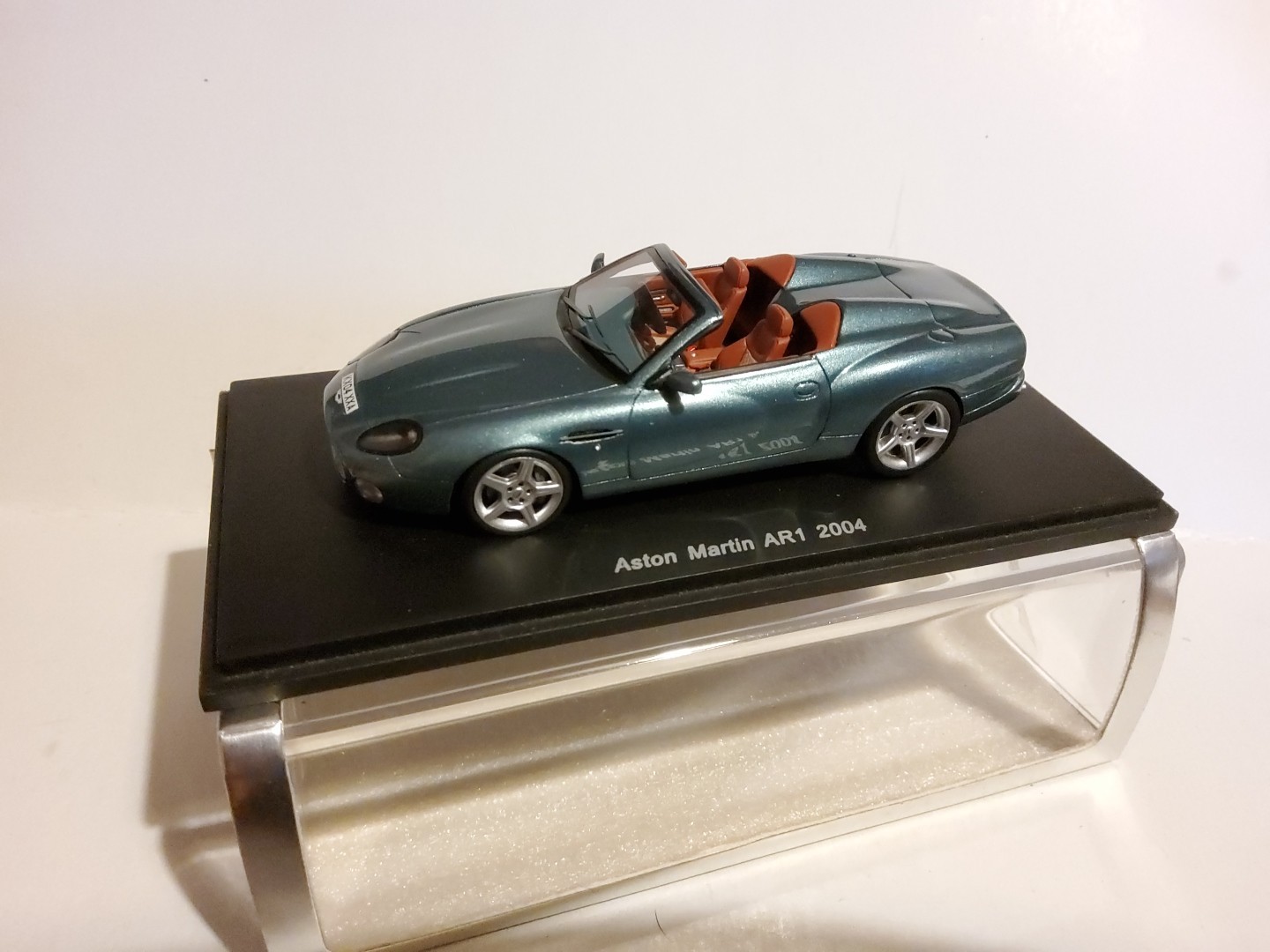 1/43 ASTON MARTIN AR1 2004 IN METALLIC GREEN , SPARK S0377
