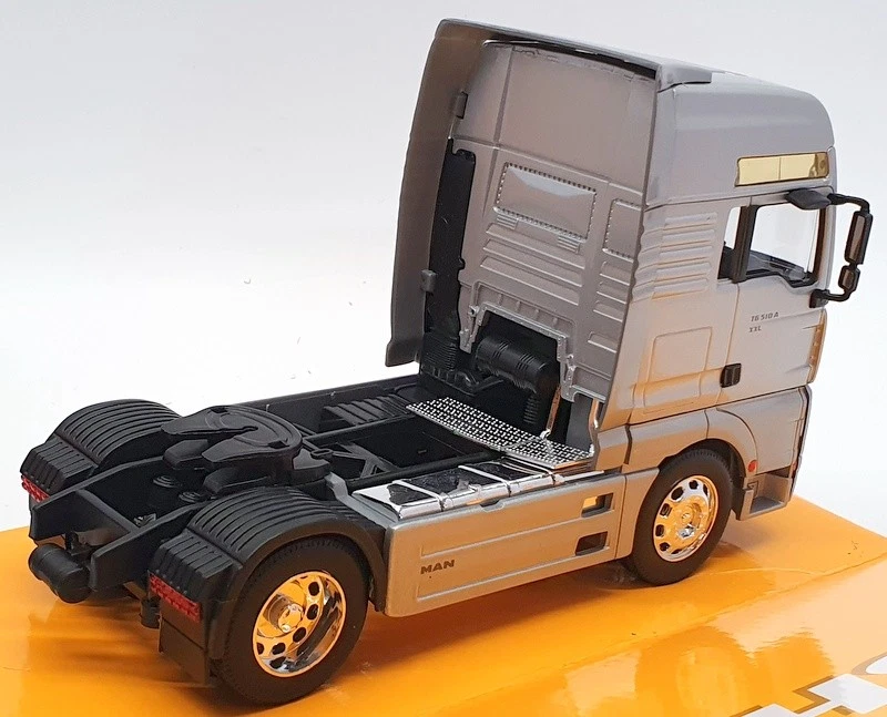 Welly 1/32 Scale Model Car 32640W - MAN TG510A - Silver - Image 4 of 4