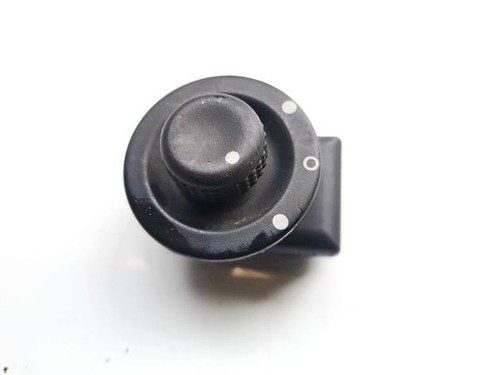 8200002442A Schalter Spiegelverstellung 82 00 002 442 A  Renault  DE2572427-38