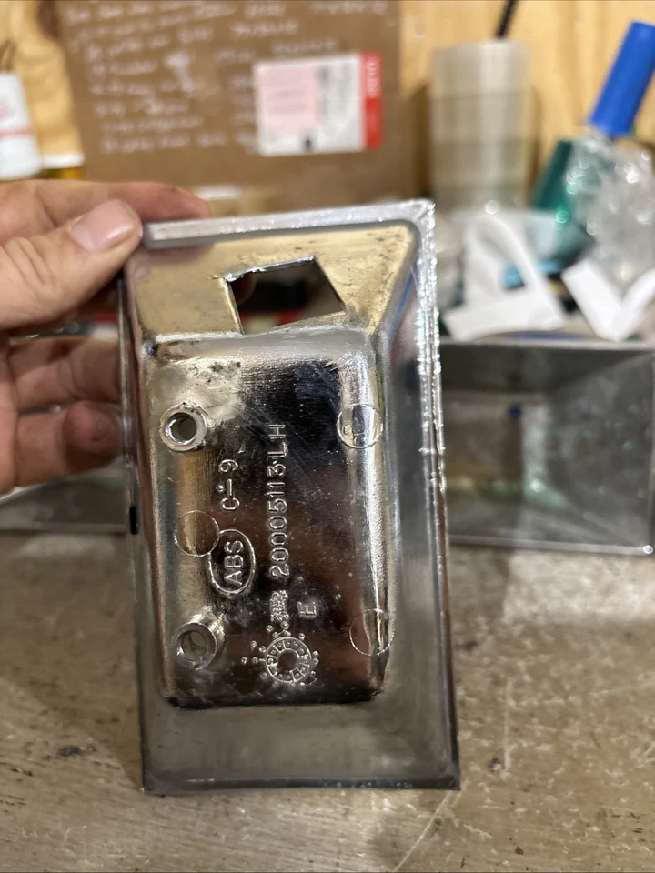 Biseles interiores de manija de puerta Fleetwood para Cadillac Brougham DeVille 1977-92 tracción trasera OEM Foto 4 de 4