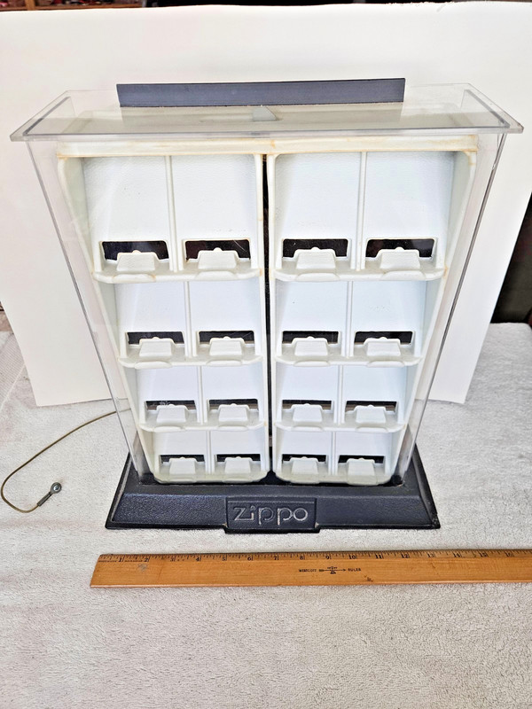 Genuine ZIPPO Lockable Acrylic Display Case Countertop Fits 16 Lighters w/Keys