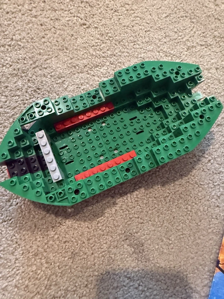 Vintage LEGO 6250 Cross Bone Clipper Instruction Booklet & Hull, Flag, Barrel - Image 3 of 4