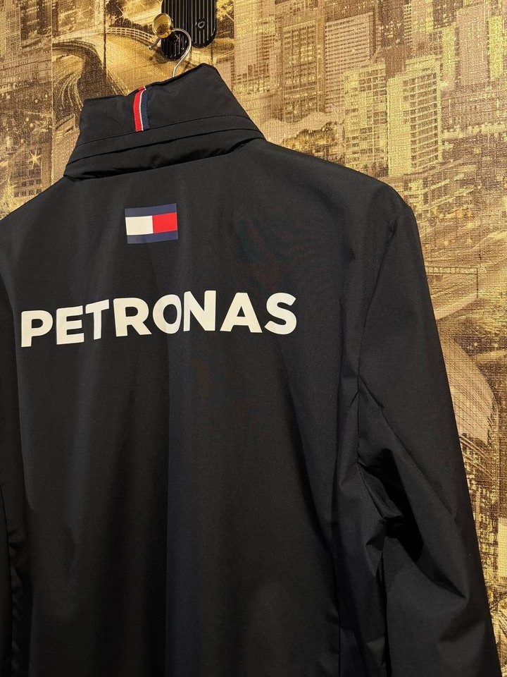 Tommy Hilfiger Mercedes AMG Petronas F1 Team Jacket Size M EBay tommy-hilfiger-mercedes-amg-petronas-f1-team-jacket-size-m-ebay