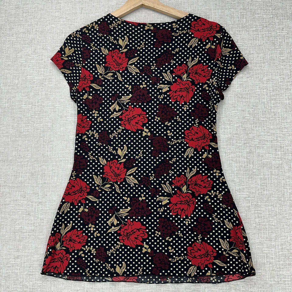 Топ женский Suzie in the City средний черный красный с цветочным узором в горошек с V-образным вырезом сделано в США - Изображение 4 из 4