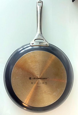 Le Creuset Bratpfanne 28 cm Antihaft schwarz mit Edelstahlboden, Induktion