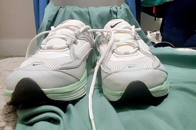 Nike Women s Low Top Lace-Up Mesh Athletic Sneakers White/Gray/Green