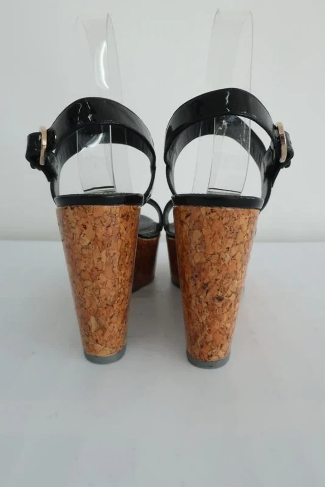 Sandalias de cuña Sergio Rossi con plataforma de corcho recubiertas charol negro talla 40 Foto 4 de 4