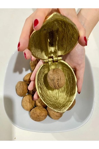 Vintage Solid Brass Nut Shell Cracker Walnut Shaped Hinged Heavy Nut Cracking - Picture 3 of 6