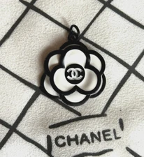 CHANEL Vintage Zipper Pull Button Charm WhiteBlack Camellia Flower 30m
