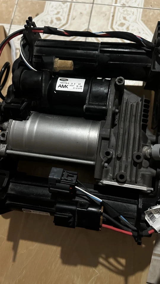 Land Rover Range Rover 2010-2012 bomba niveladora suspensión neumática supercargador Foto 4 de 4