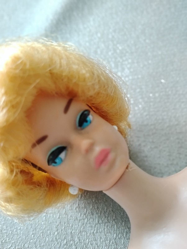 Vtg Mattel Barbie Fashion Queen Doll w 3 Wigs-Blonde-Brunette-Titan Bubble 1963