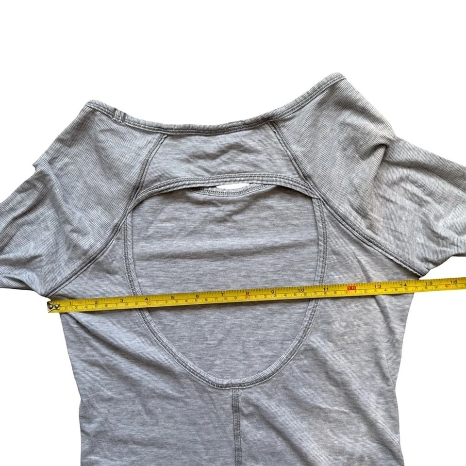 Футболка Lululemon серая физически облегающая с длинным рукавом размер 4 6 спортивная одежда спортзал - Изображение 3 из 4