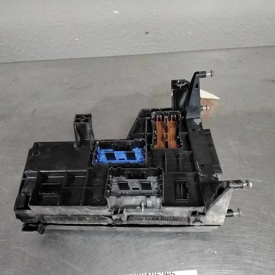 Dodge Dakota 2005-2007 caja de fusibles de motor OEM #56049575AF Foto 2 de 2