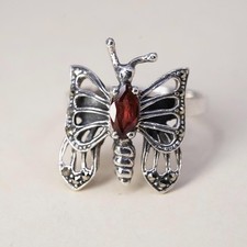 Size 9, VTG Sterling silver ring, 925 filigree butterfly band marcasite garnet